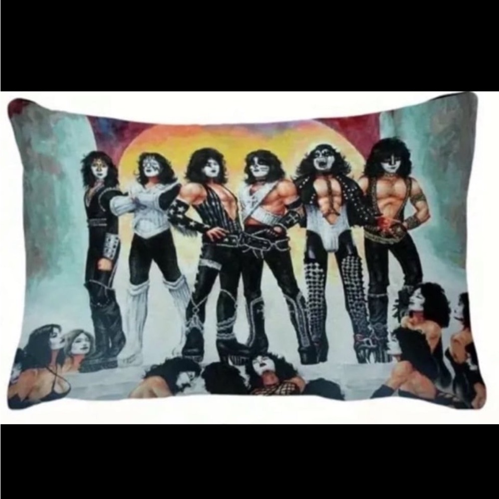 Classic KISS rock & roll Band throw pillow neck back Gene Simmons Love Gun LP - Picture 4 of 5